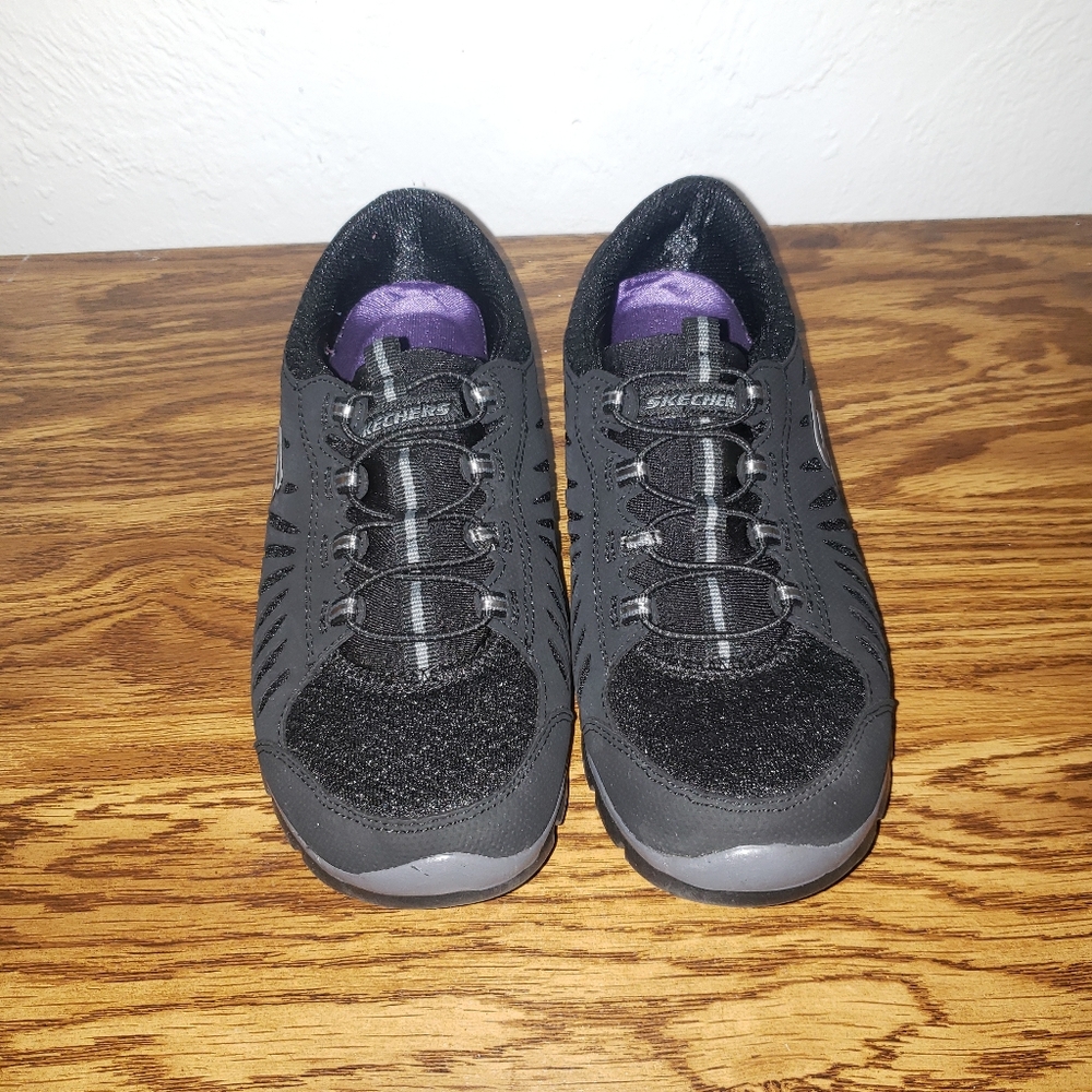 SKECHERS BLACK SIZE 7.5